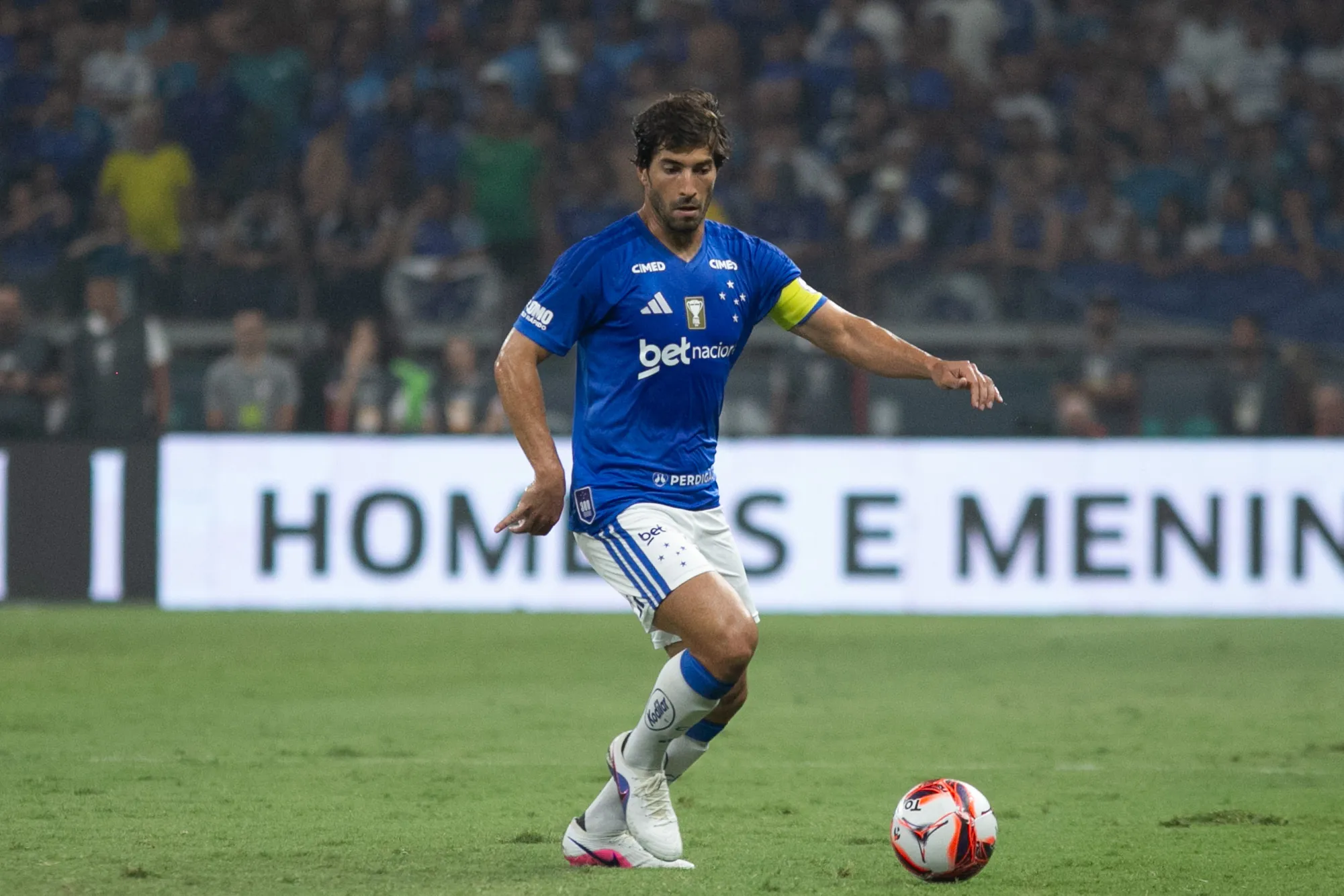 Lucas Silva jogador do Cruzeiro durante partida contra o Atletico no estadio Mineirao pelo campeonato Mineiro 2026. Foto: Fernando Moreno/AGIF
