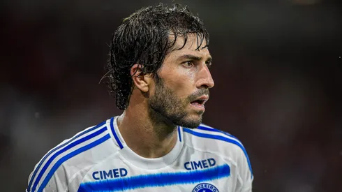 Lucas Silva jogador do Cruzeiro durante partida contra o Flamengo no estadio Maracana pelo campeonato Brasileiro A 2026. Foto: Thiago Ribeiro/AGIF