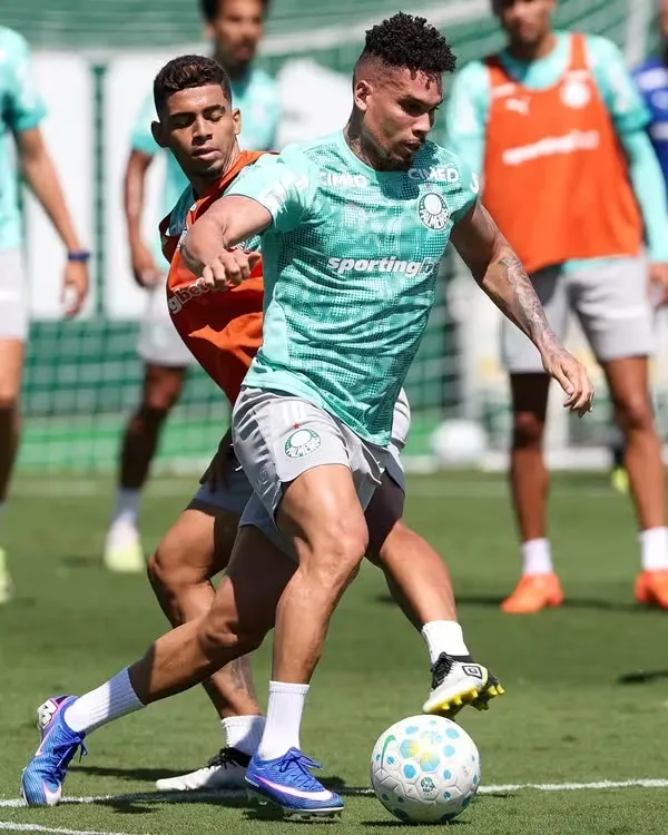 Paulinho treinando no Palmeiras. Foto: Cesar Greco/Palmeiras/by Canon
