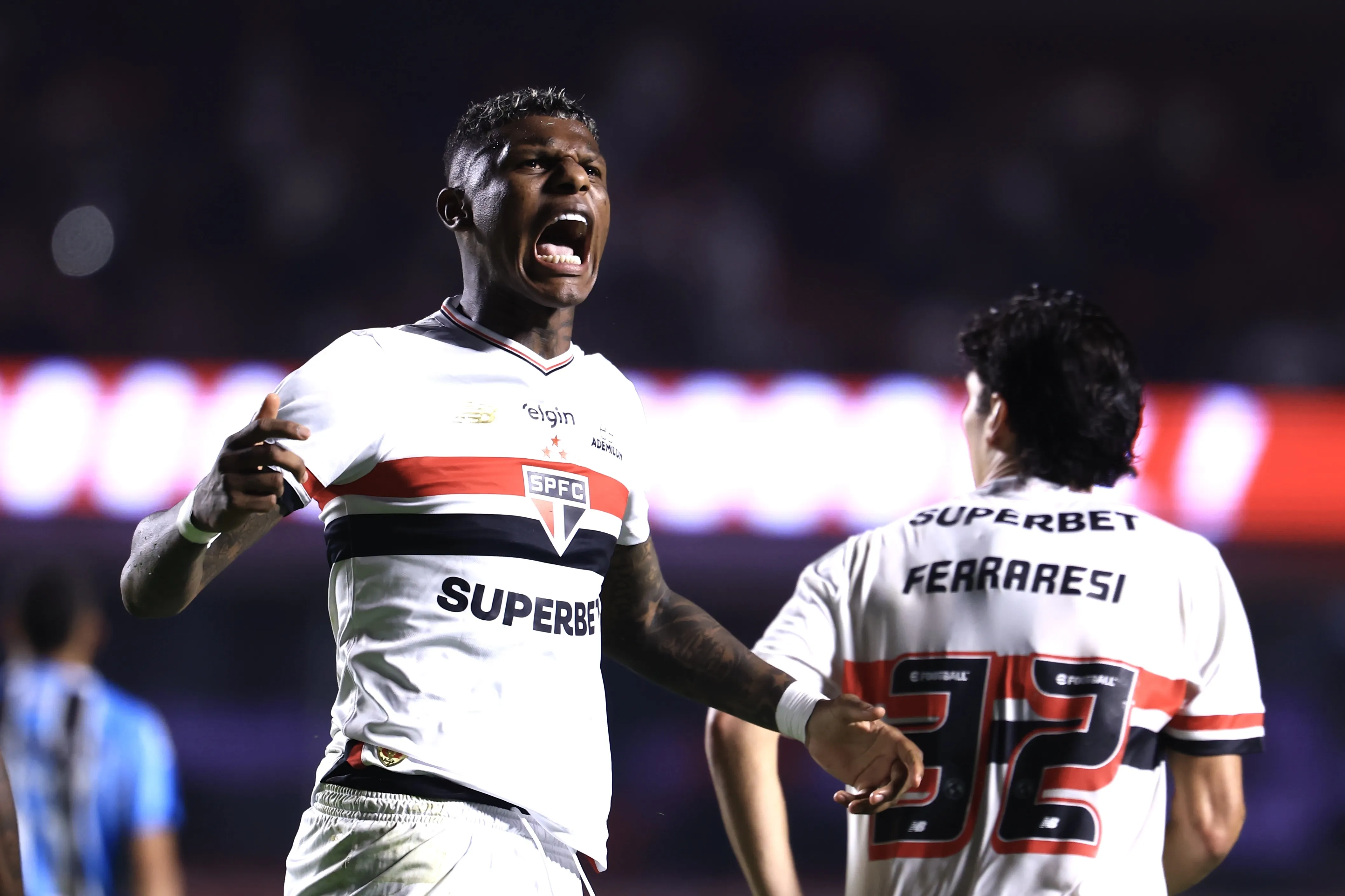 SP – SAO PAULO – 17/05/2025 – BRASILEIRO A 2025, SAO PAULO X GREMIO – Arboleda jogador do Sao Paulo comemora seu gol durante partida contra o Gremio no estadio Morumbi pelo campeonato Brasileiro A 2025. Foto: Marcello Zambrana/AGIF