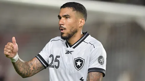 Allan durante clássico entre Vasco e Botafogo no Brasileirão de 2026.