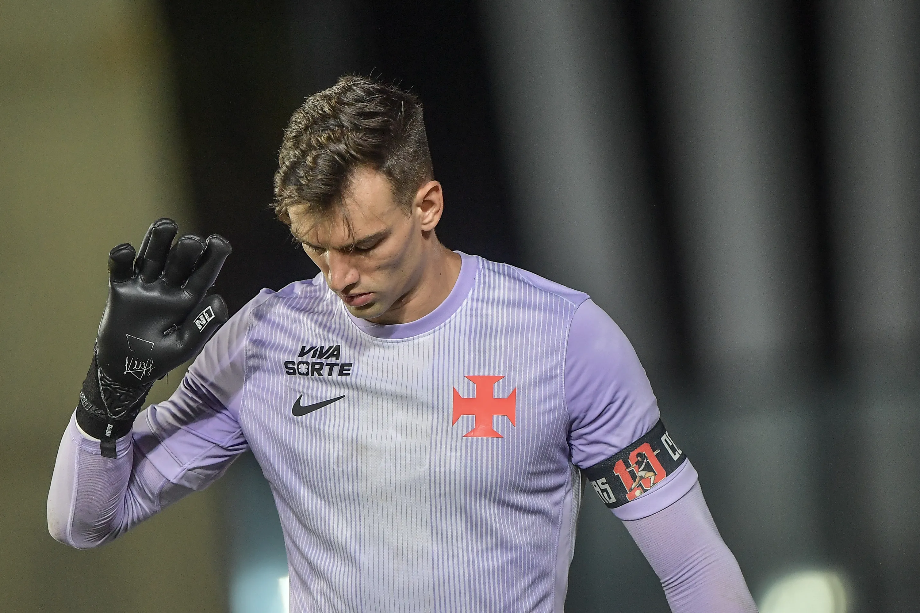 RJ – RIO DE JANEIRO – 14/02/2026 – CARIOCA 2026, VASCO X VOLTA REDONDA – Leo Jardim goleiro do Vasco durante partida contra o Volta Redonda no estadio Sao Januario pelo campeonato Carioca 2026. Foto: Thiago Ribeiro/AGIF