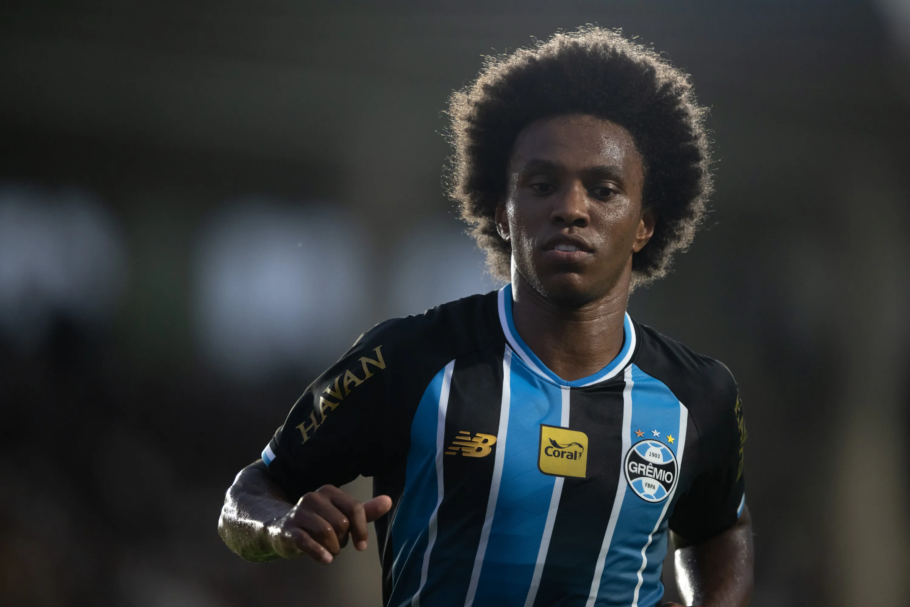 Willian jogador do Gremio durante partida contra o Vasco no estadio Sao Januario pelo campeonato Brasileiro A 2026. Foto: Jorge Rodrigues/AGIF