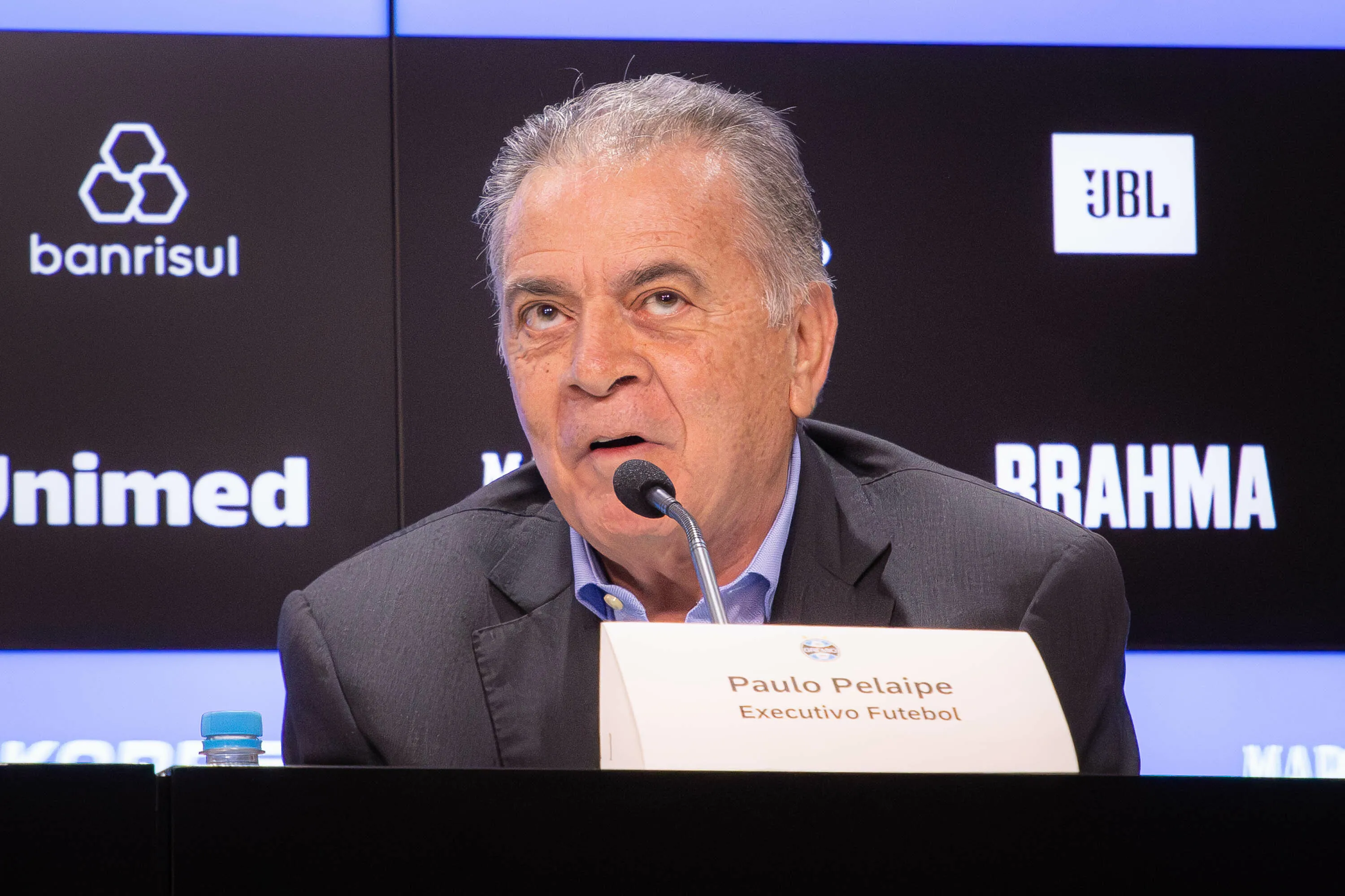 Dirigente Paulo Pelaipe fala aos jornalistas durante apresentacao em coletiva de imprensa realizada no Arena do Gremio. Foto: Maxi Franzoi/AGIF