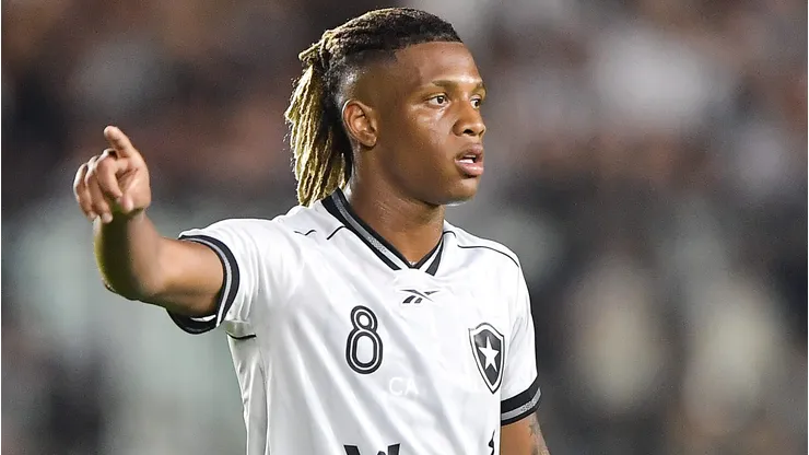 Danilo durante confronto entre Vasco e Botafogo no Campeonato Brasileiro de 2026.