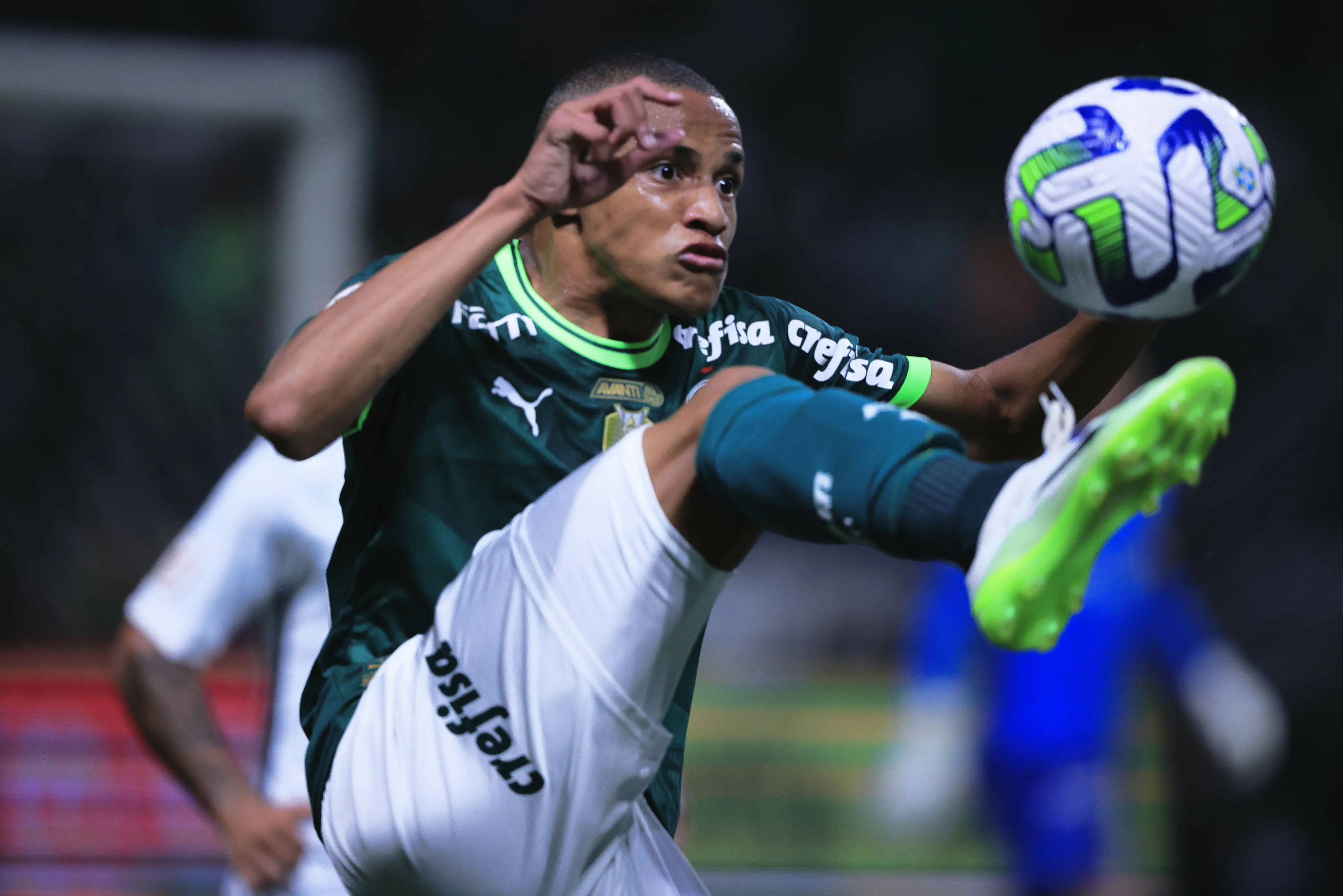 SP – SAO PAULO – 14/08/2023 – BRASILEIRO A 2023, PALMEIRAS X CRUZEIRO – Jhon Jhon jogador do Palmeiras durante partida contra o Cruzeiro no estadio Arena Allianz Parque pelo campeonato Brasileiro A 2023. Foto: Ettore Chiereguini/AGIF
