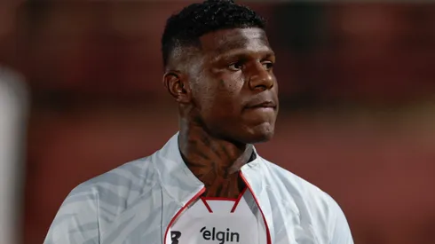 Arboleda durante confronto entre São Paulo e Chapecoense no Brasileirão de 2026.