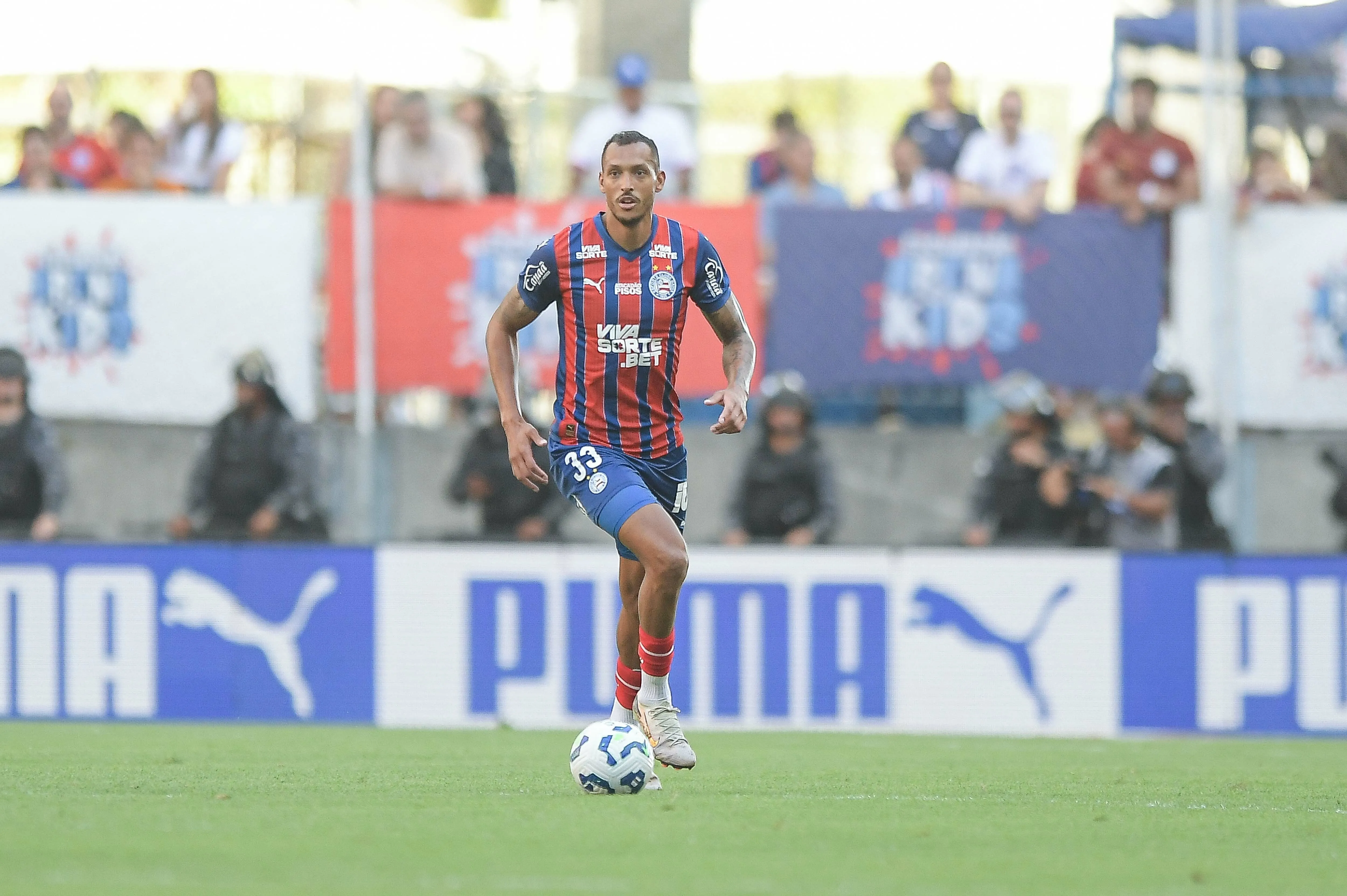 David Duarte jogador do Bahia durante partida contra o Bragantino no estadio Arena Fonte Nova pelo campeonato Brasileiro A 2025. Foto: Jhony Pinho/AGIF