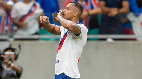 David Duarte jogador do Bahia comemora seu gol com jogadores do seu time durante partida contra o Palmeiras no estadio Arena Fonte Nova pelo campeonato Brasileiro A 2026. Foto: Jhony Pinho/AGIF