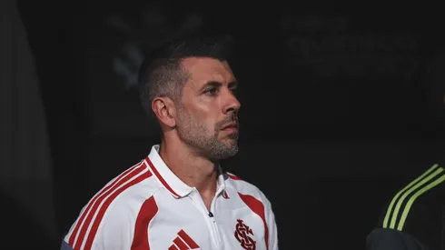Pezzolano em Internacional x Corinthians pelo Brasileirão 2026. Foto: Ettore Chiereguini/AGIF