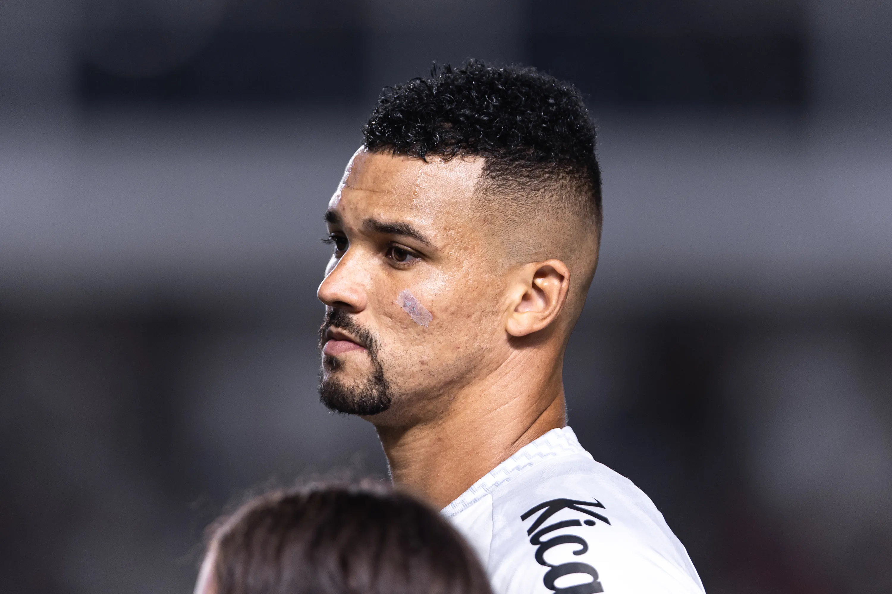 SP – SANTOS – 16/04/2025 – BRASILEIRO A 2025, SANTOS X ATLETICO-MG – Ze Ivaldo jogador do Santos durante partida contra o Atletico-MG no estadio Vila Belmiro pelo campeonato Brasileiro A 2025. Foto: Abner Dourado/AGIF