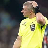 PC Oliveira concorda com pênalti em cima de Arrascaeta em Flamengo x Santos