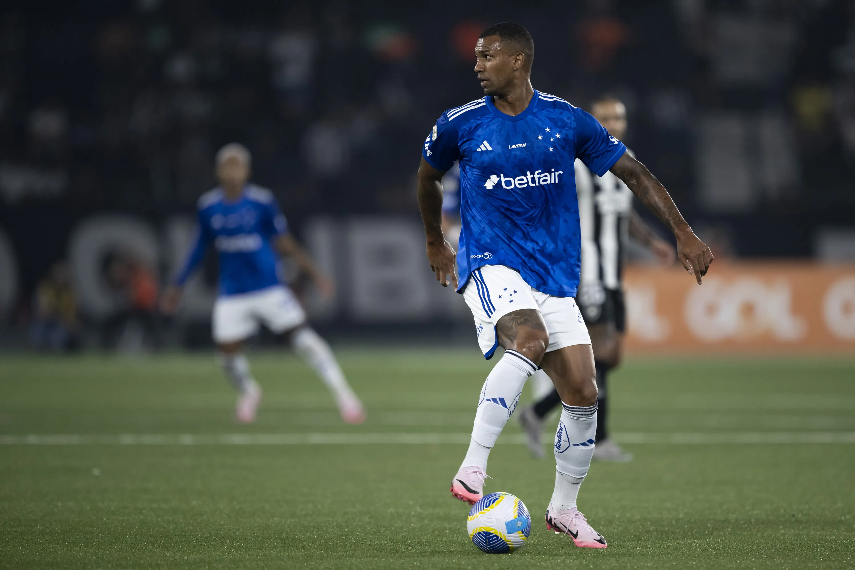 RJ – RIO DE JANEIRO – 27/07/2024 – BRASILEIRO A 2024, BOTAFOGO X CRUZEIRO – Walace jogador do Cruzeiro durante partida contra o Botafogo no estadio Engenhao pelo campeonato Brasileiro A 2024. Foto: Jorge Rodrigues/AGIF