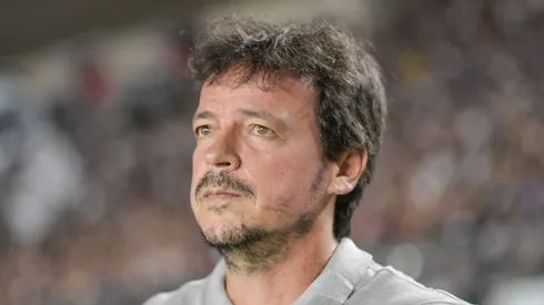 Diniz fechou com o Corinthians.