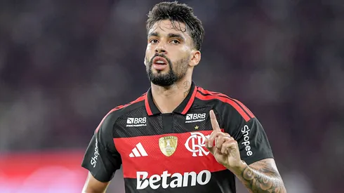 Paquetá durante confronto contra o Santos no Brasileirão de 2026.