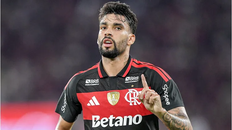 Paquetá durante confronto contra o Santos no Brasileirão de 2026.