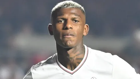 Arboleda durante confronto contra o Ceará no Campeonato Brasileiro de 2025.