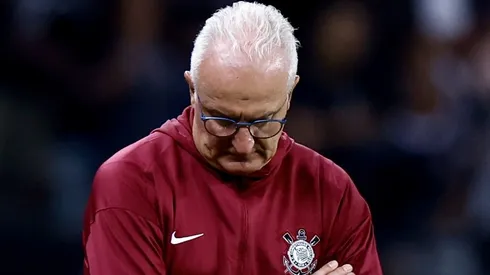 Dorival durante confronto entre Corinthians e Internacional no Brasileirão de 2026.
