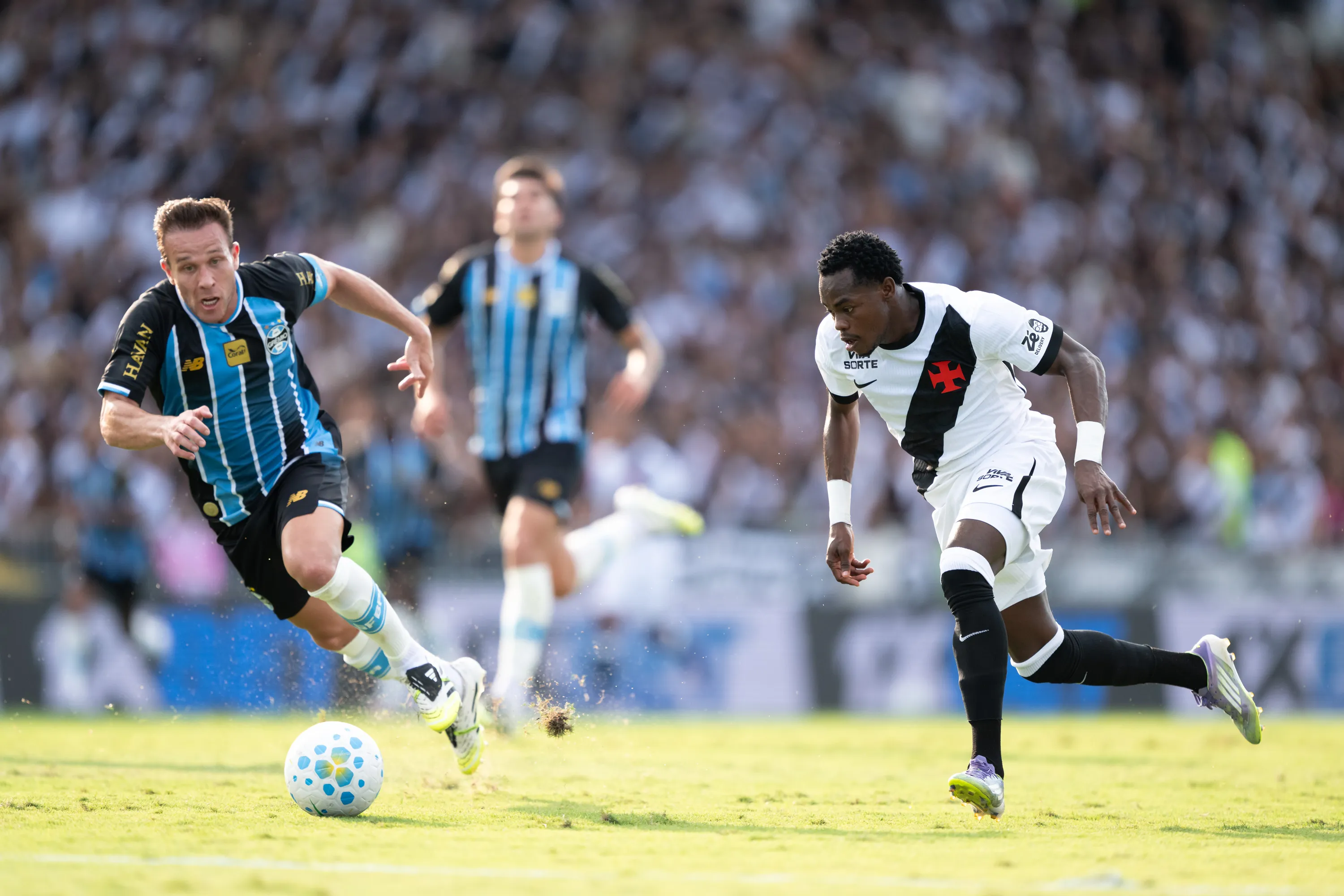 Arthur atuando em Grêmio x Vasco –  Foto: Jorge Rodrigues/AGIF