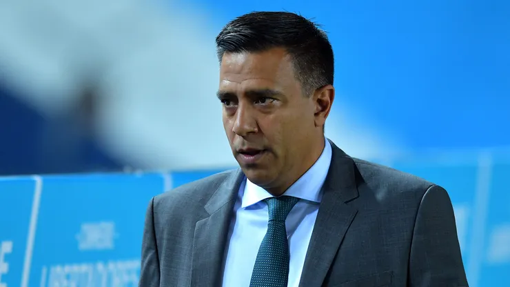 César Farias, técnico da LDU. Foto: Marcelo Endelli/Getty Images