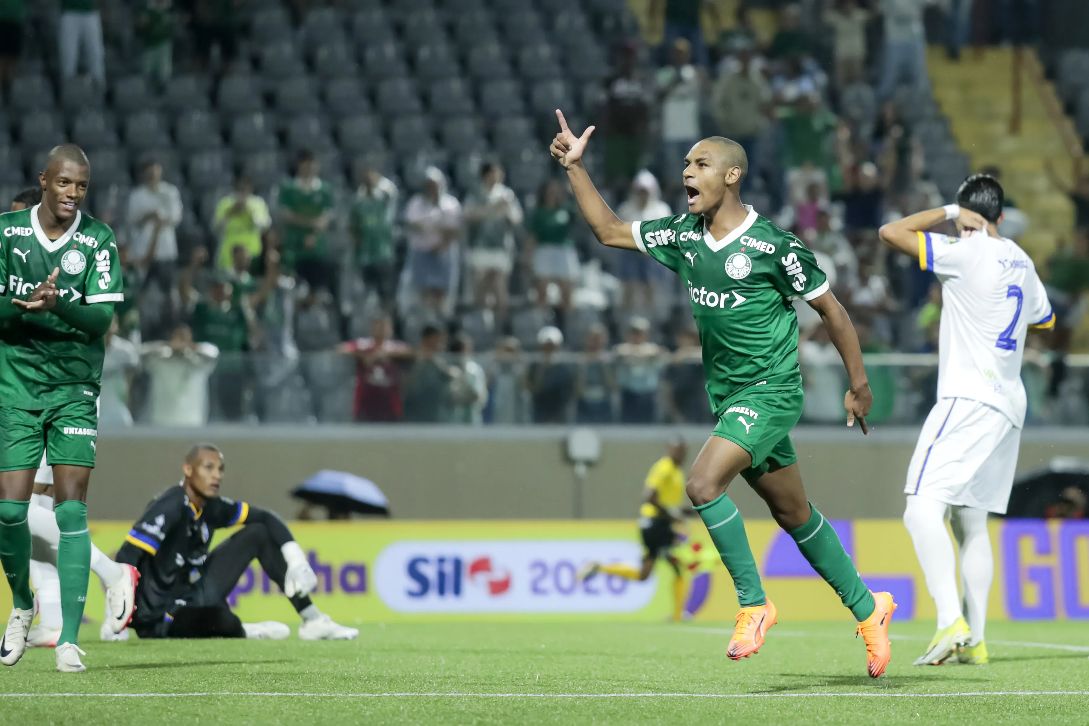 Eduardo comemorando gol pela Copinha em 2026 – Foto: Marco Miatelo/AGIF
