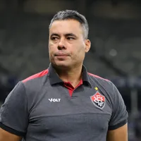 Jair Ventura defende Edenilson após expulsão contra a Chapecoense