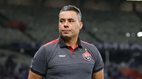 Jair Ventura tecnico do Vitoria durante partida contra o Cruzeiro no estadio Mineirao pelo campeonato Brasileiro A 2026. Foto: Gilson Lobo/AGIF