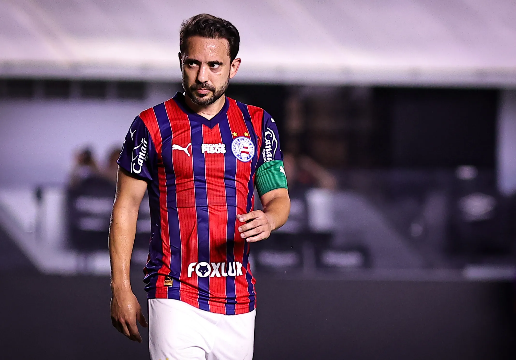 Everton Ribeiro durante partida contra o Corinthians no Campeonato Brasileiro de 2026. Foto: Fabio Giannelli/AGIF