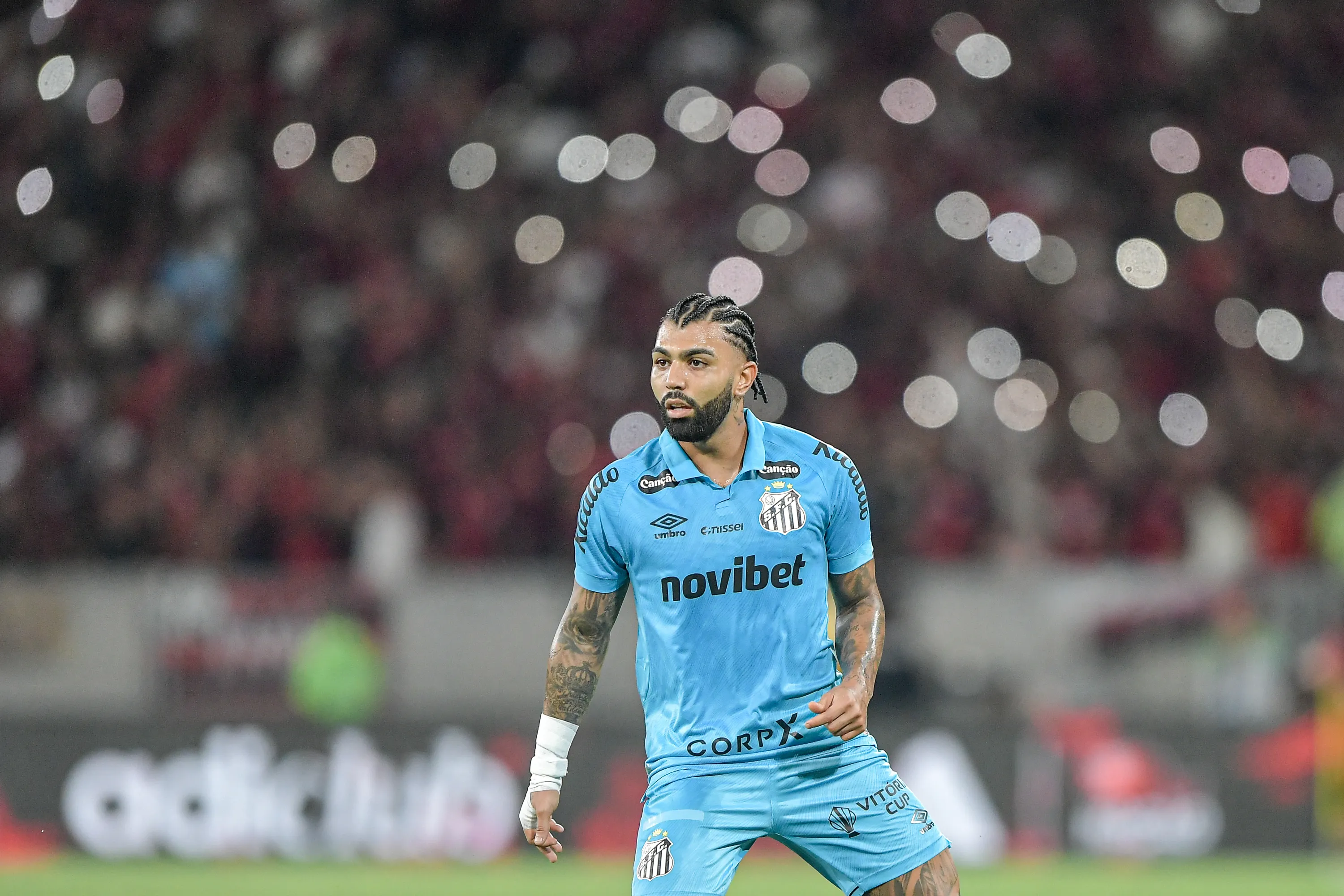 RJ – RIO DE JANEIRO – 05/04/2026 – BRASILEIRO A 2026, FLAMENGO X SANTOS – Gabigol jogador do Santos durante partida contra o Flamengo no estadio Maracana pelo campeonato Brasileiro A 2026. Foto: Thiago Ribeiro/AGIF