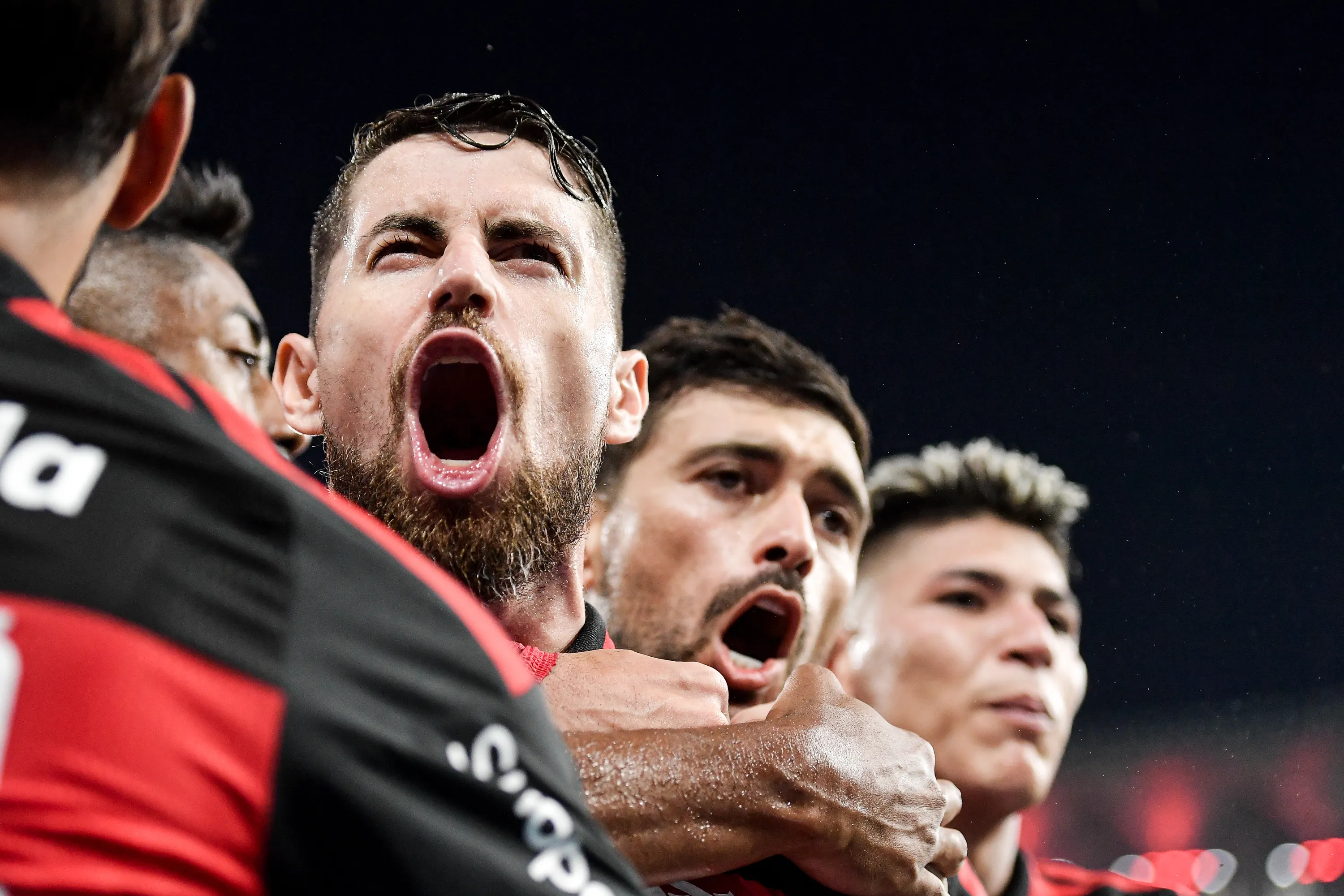 RJ – RIO DE JANEIRO – 05/04/2026 – BRASILEIRO A 2026, FLAMENGO X SANTOS – Jorginho jogador do Flamengo comemora seu gol durante partida contra o Santos no estadio Maracana pelo campeonato Brasileiro A 2026. Foto: Thiago Ribeiro/AGIF