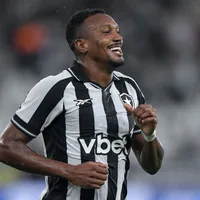 Edenilson avalia começo no Botafogo e almeja títulos: "Levantar um troféu"