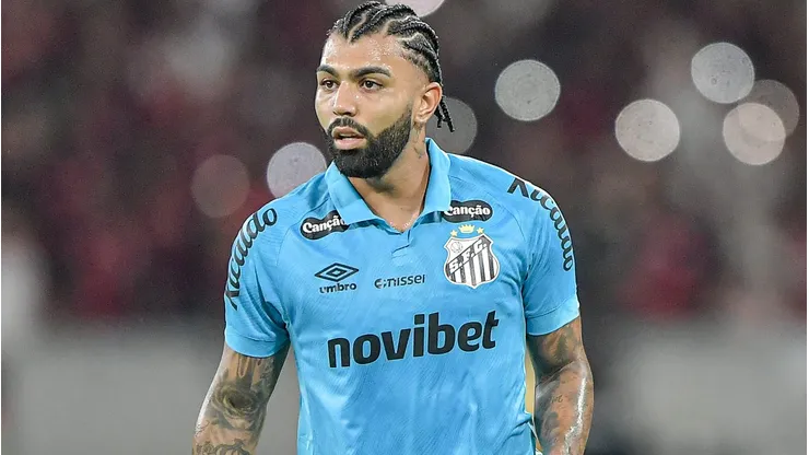 Gabigol durante confronto contra o Flamengo no Brasileirão de 2026.