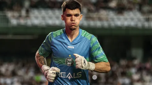 Pedro Morisco goleiro do Coritiba durante partida contra o Brusque no estadio Couto Pereira pelo campeonato Brasileiro B 2024.