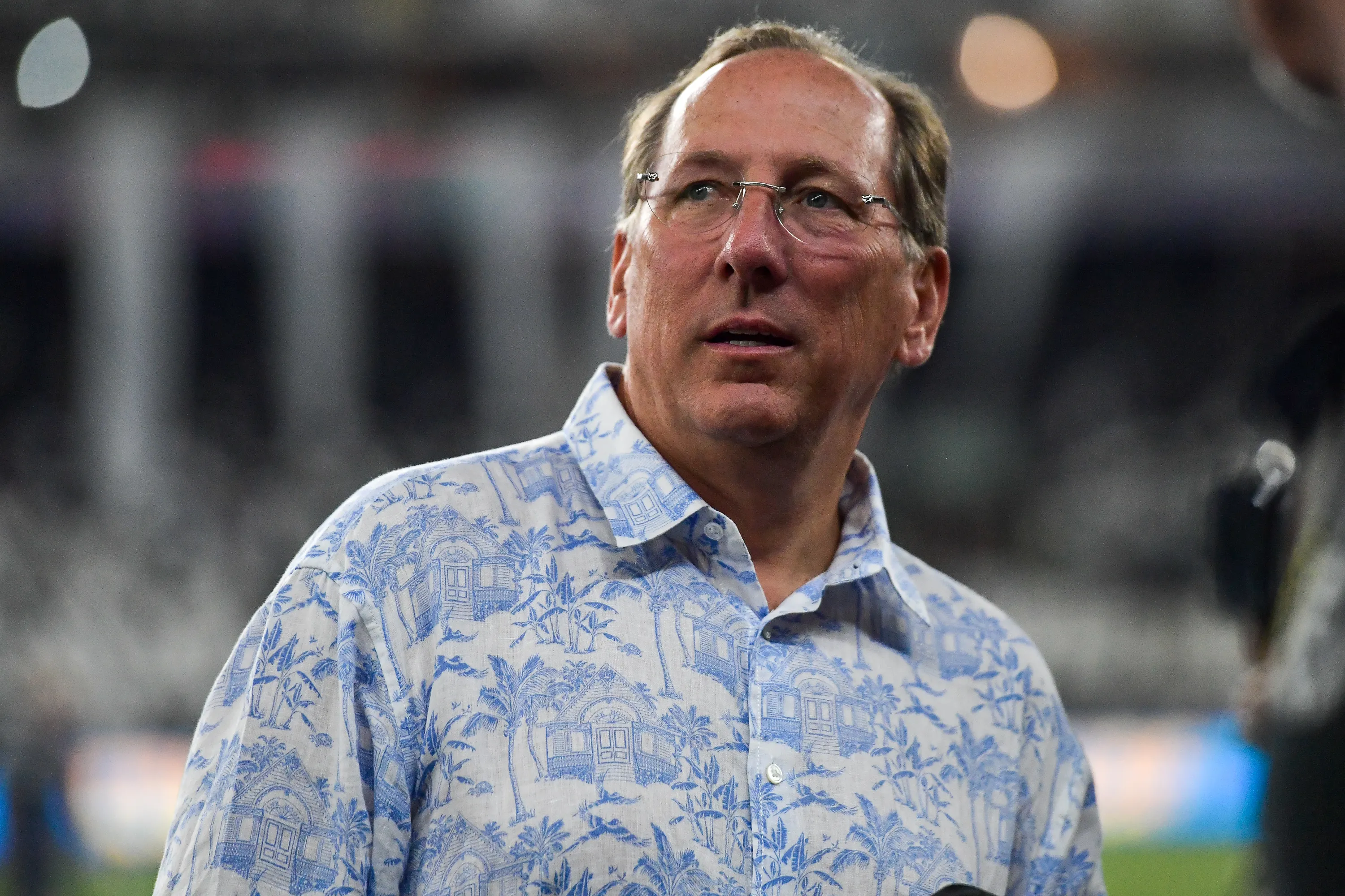 Textor entregou a carta para o clube social – Foto: Thiago Ribeiro/AGIF.