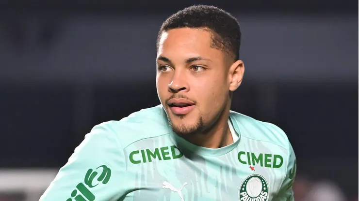 Vitor Roque jogador do Palmeiras durante aquecimento antes da partida contra o Sao Paulo no estadio Morumbi pelo campeonato Brasileiro A 2026. Foto: Jota Erre/AGIF