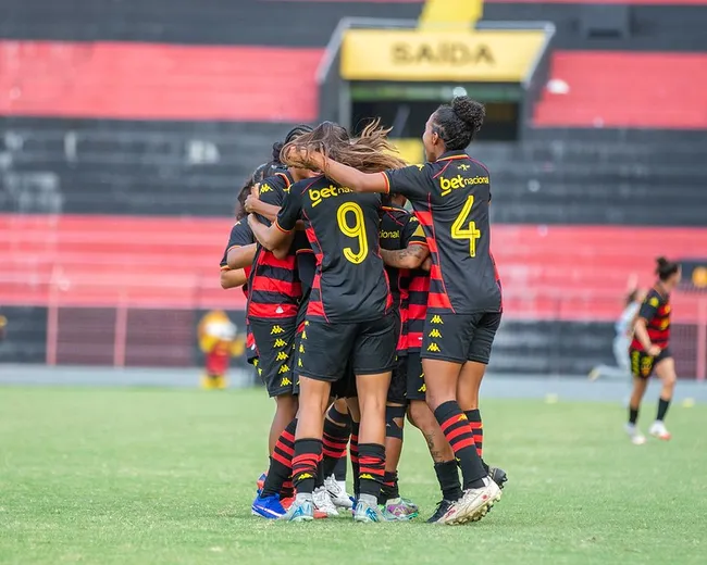 Jogadoras do Sport comemorando o gol marcado contra o Doce Mel - Foto: Renato Gomes/Sport