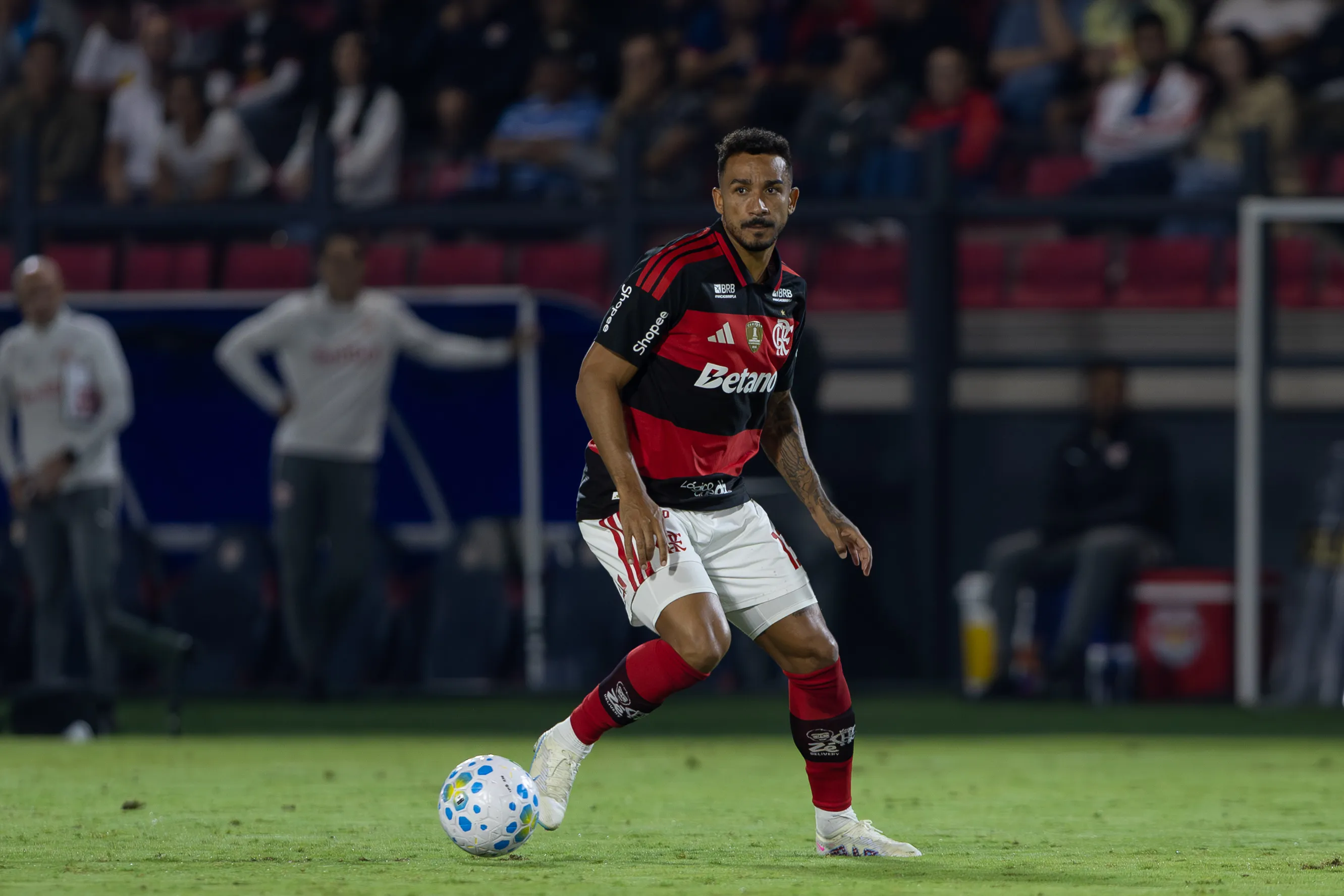 Danilo atuando no Flamengo – Foto: Joisel Amaral/AGIF