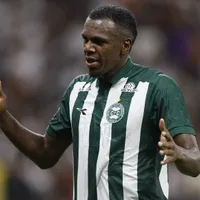 Jacy se recupera de lesão e participa de treino do Coritiba