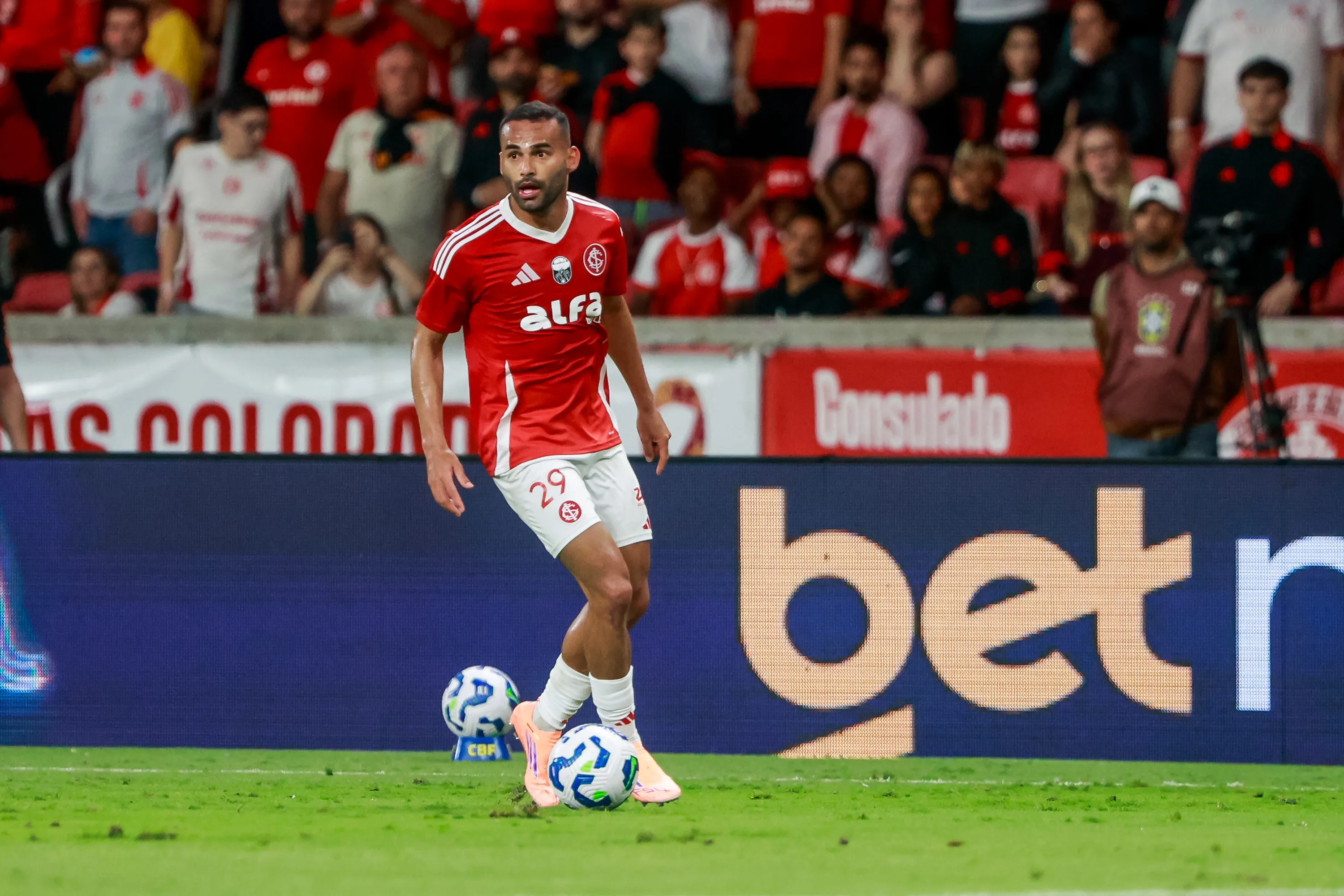Thiago Maia atuando no Internacional – Foto: Luiz Erbes/AGIF