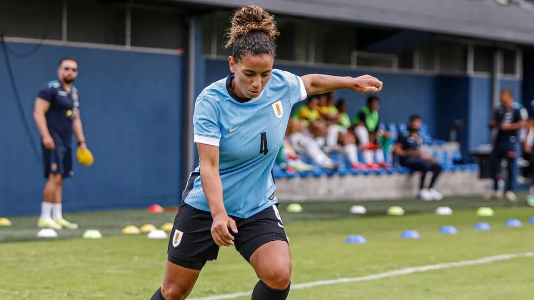 Laura Felipe, lateral do Cruzeiro, atuando pelo Uruguai - Foto: Redes Sociais/Uruguai