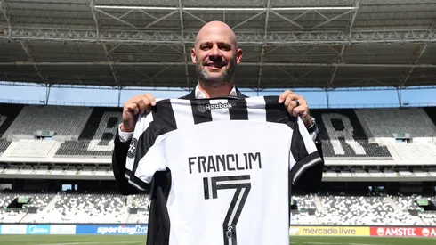 Apresentacao de Franclim Carvalho do Botafogo, Estadio Nilton Santos, 08 de Abril. de 2026, Rio de Janeiro, RJ, Brasil. Foto: Vitor Silva/Botafogo.