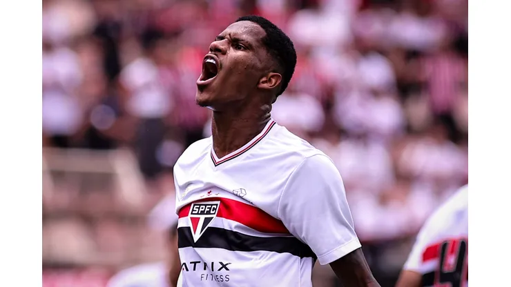 SP - SAO PAULO - 25/01/2026 - COPA SAO PAULO JUNIOR 2026, CRUZEIRO X SAO PAULO - Isac jogador do Sao Paulo vibra durante partida contra o Cruzeiro no estadio Pacaembu pelo campeonato Copa Sao Paulo Junior 2026. Foto: Fabio Giannelli/AGIF