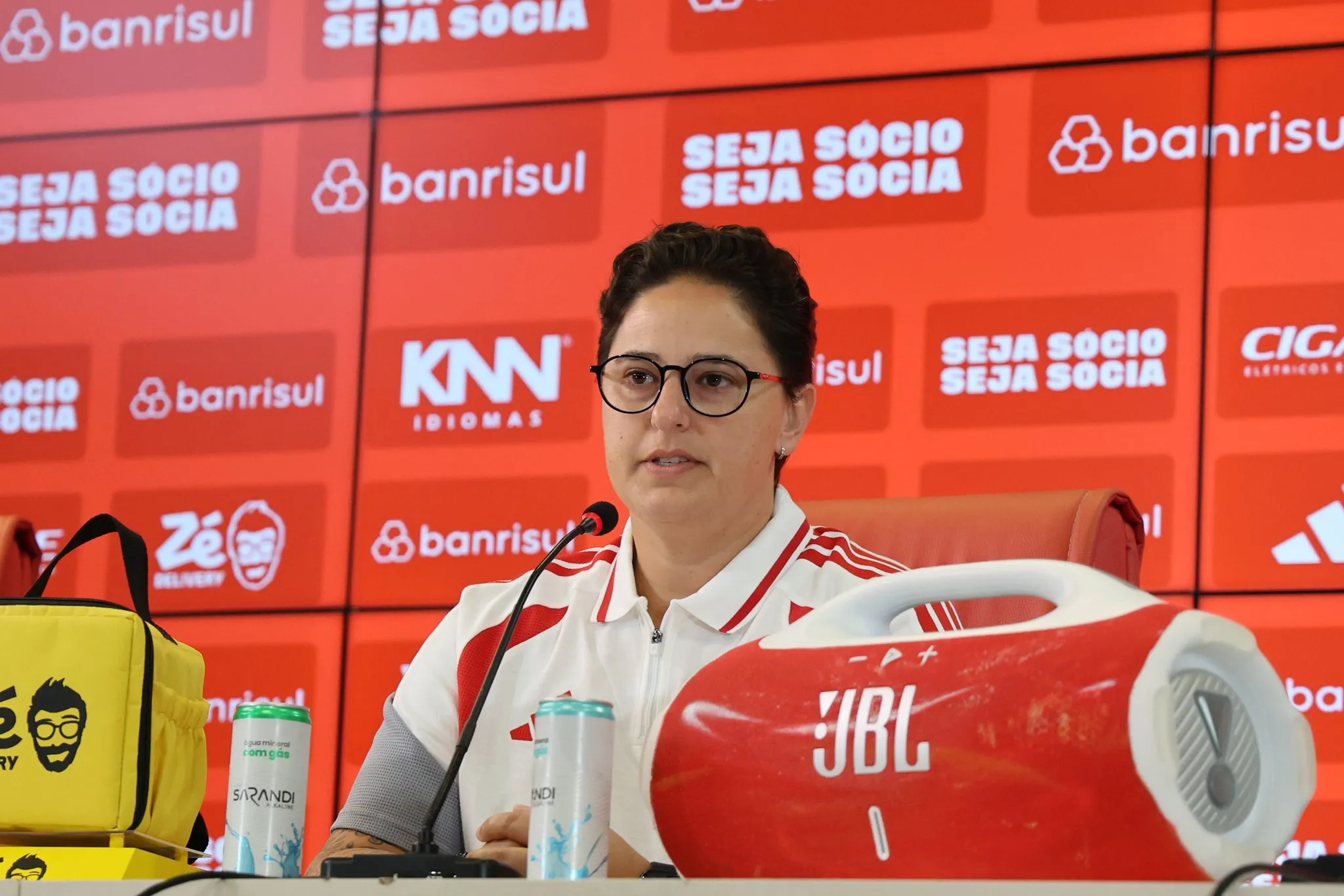 Renata Armiliato durante sua apresentação no Internacional - Foto: Redes Sociais/Internacional