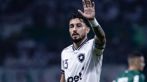 Alex Telles, lateral do Botafogo. Foto: Ettore Chiereguini/AGIF