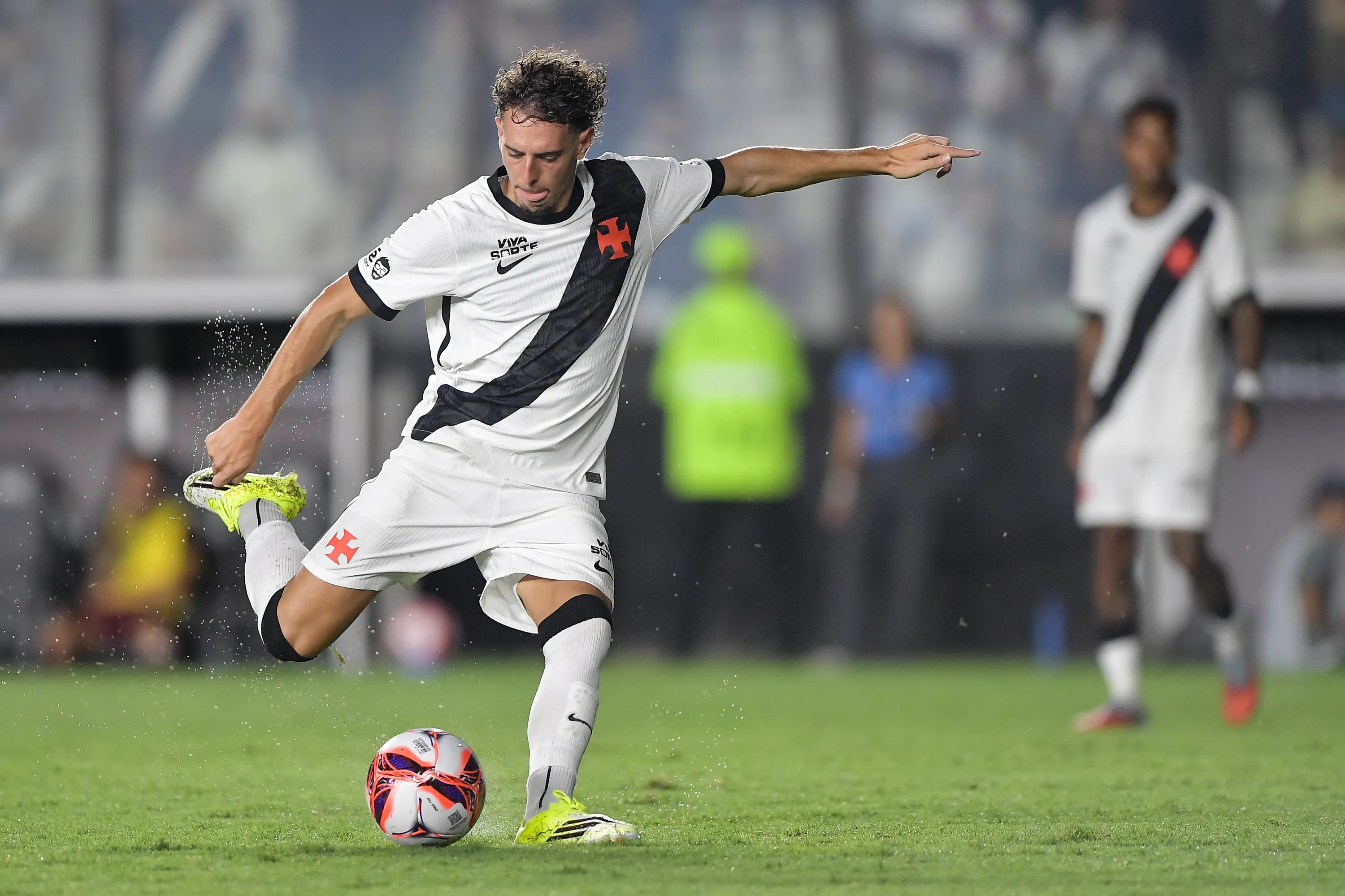 Nuno Moreira atuando no Vasco – Foto: Thiago Ribeiro/AGIF