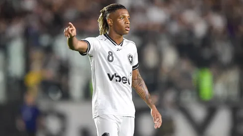 Danilo jogador do Botafogo durante partida contra o Vasco no estadio Sao Januario pelo campeonato Brasileiro A 2026. Foto: Thiago Ribeiro/AGIF