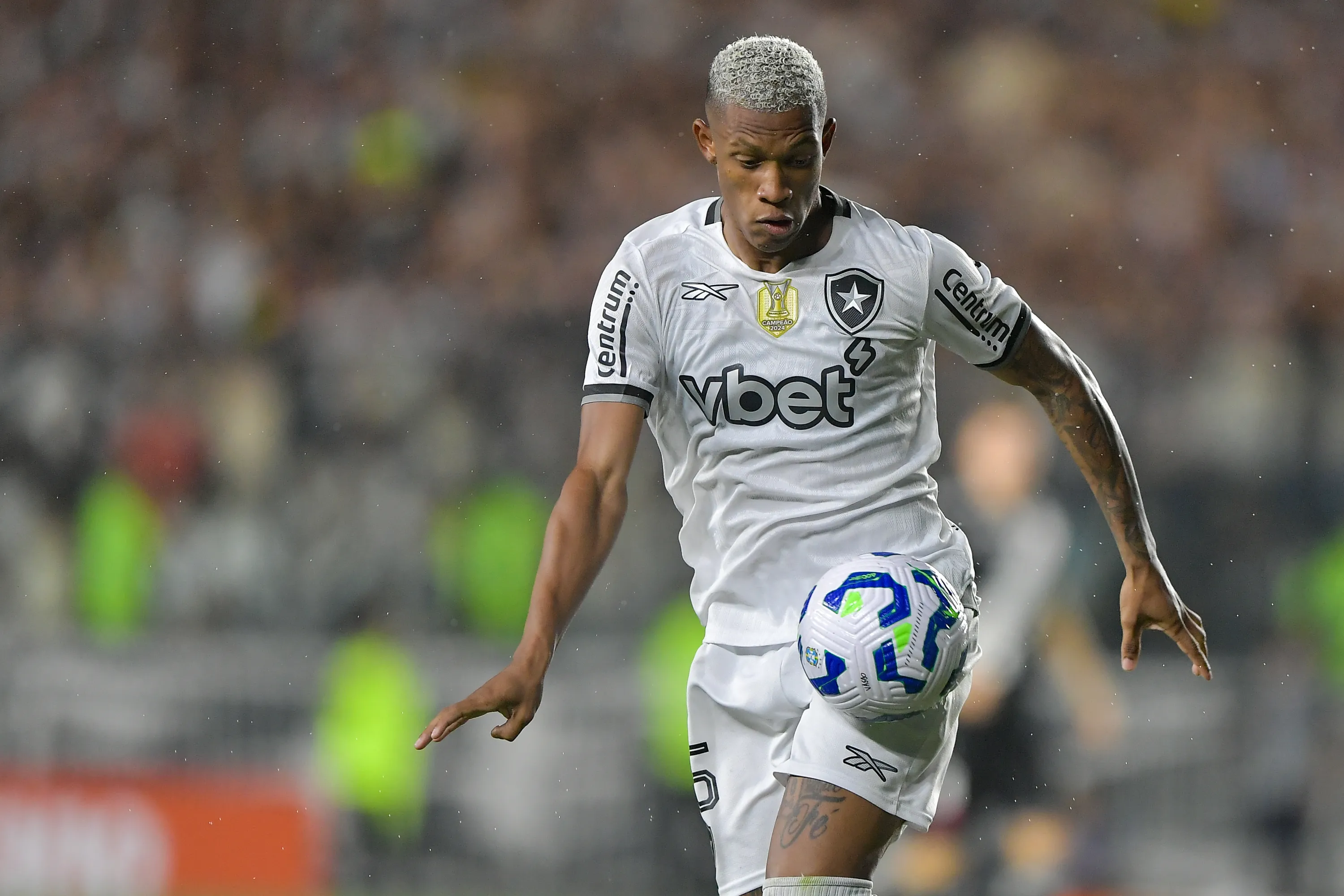 RJ – RIO DE JANEIRO – 27/08/2025 – COPA DO BRASIL 2025, VASCO X BOTAFOGO – Danilo jogador do Botafogo durante partida contra o Vasco no estadio Sao Januario pelo campeonato Copa Do Brasil 2025. Foto: Thiago Ribeiro/AGIF