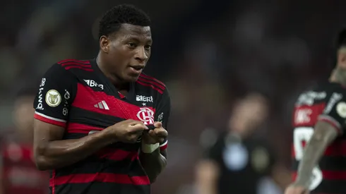 Plata jogador do Flamengo comemora seu gol durante partida contra o Juventude no estádio Maracanã pelo campeonato Brasileiro A 2024. Foto: Jorge Rodrigues/AGIF