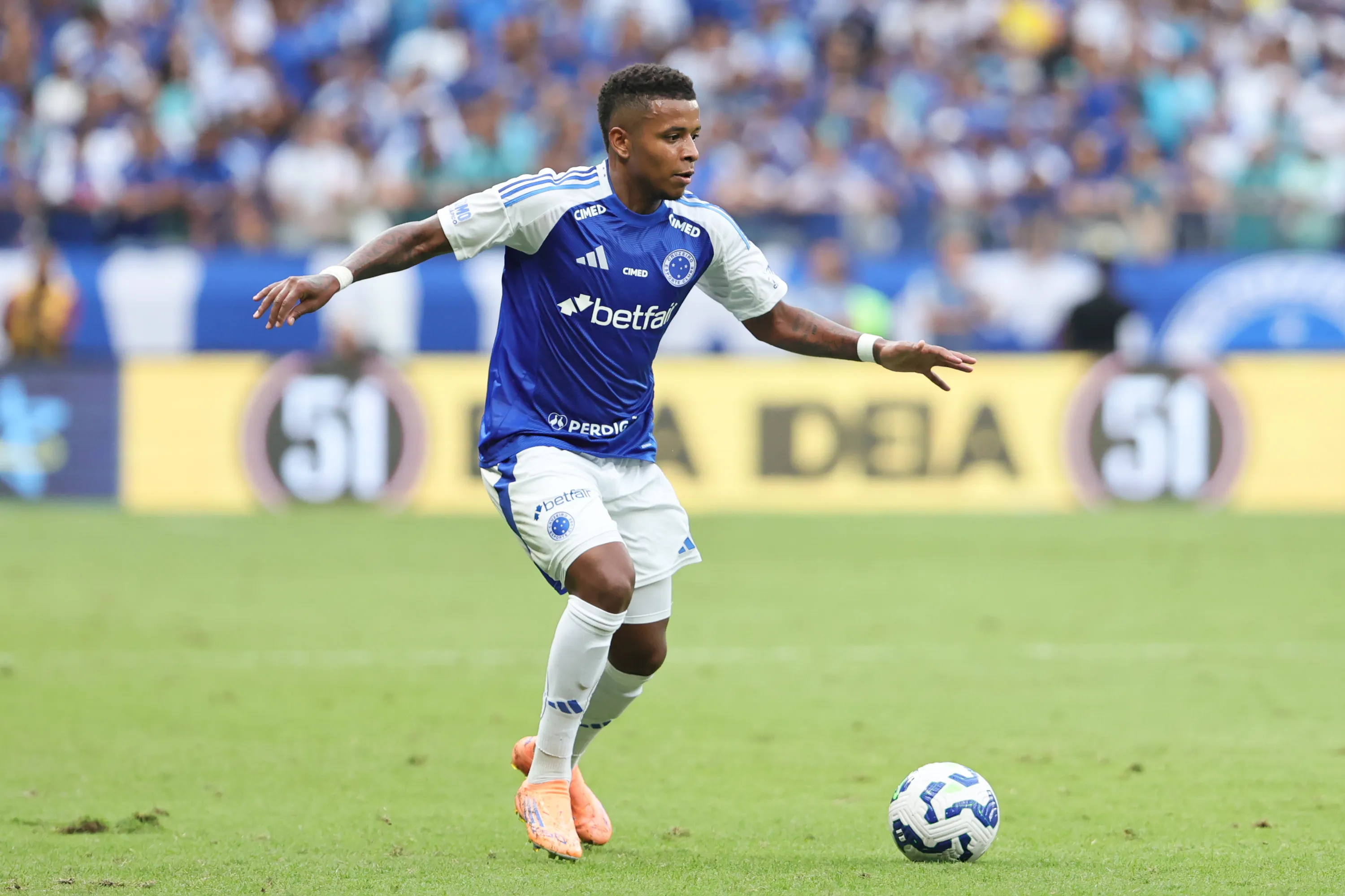 MG – BELO HORIZONTE – 09/11/2025 – BRASILEIRO A 2025, CRUZEIRO X FLUMINENSE – Keny Arroyo jogador do Cruzeiro durante partida contra o Fluminense no estadio Mineirao pelo campeonato Brasileiro A 2025. Foto: Gilson Lobo/AGIF