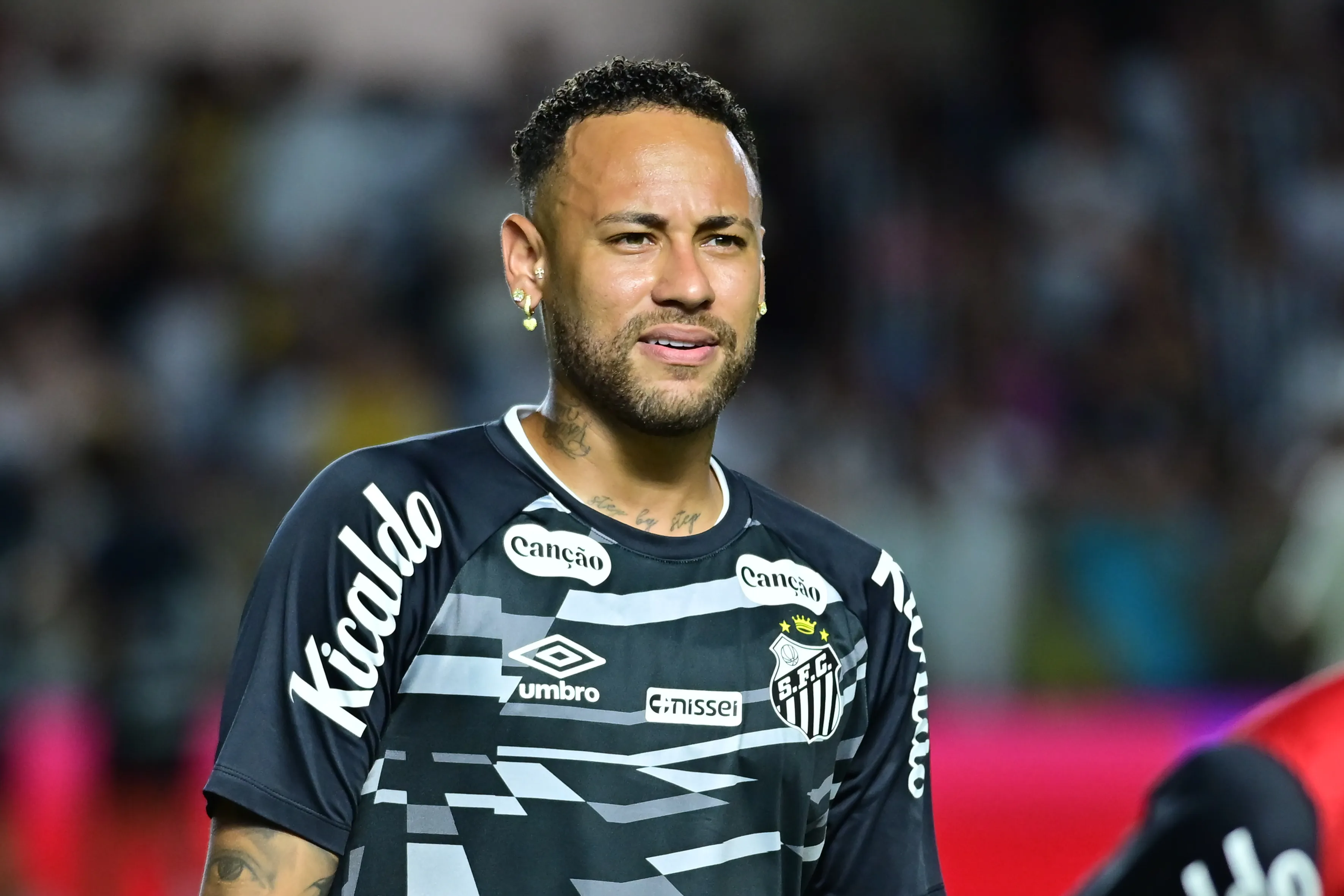 SP – SANTOS – 15/02/2026 – PAULISTA 2026, SANTOS X VELO CLUBE – Neymar Jr. jogador do Santos durante aquecimento antes da partida contra o Velo Clube no estadio Vila Belmiro pelo campeonato Paulista 2026. Foto: Jota Erre/AGIF